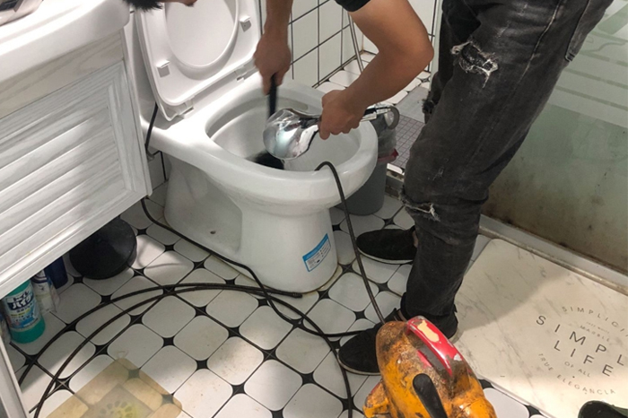 聊城马桶堵塞自己疏通还是找师傅？专业上门服务让你省时更省心